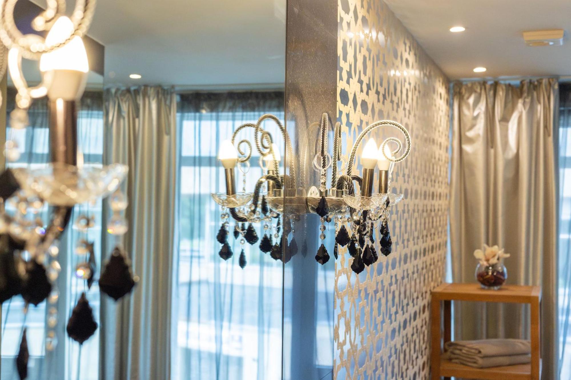 Royal Suites Whith Free Parking Riga Exterior photo